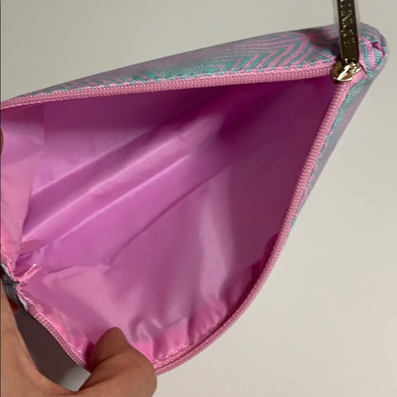 Clinique Makeup Bag - Picture 4 of 4